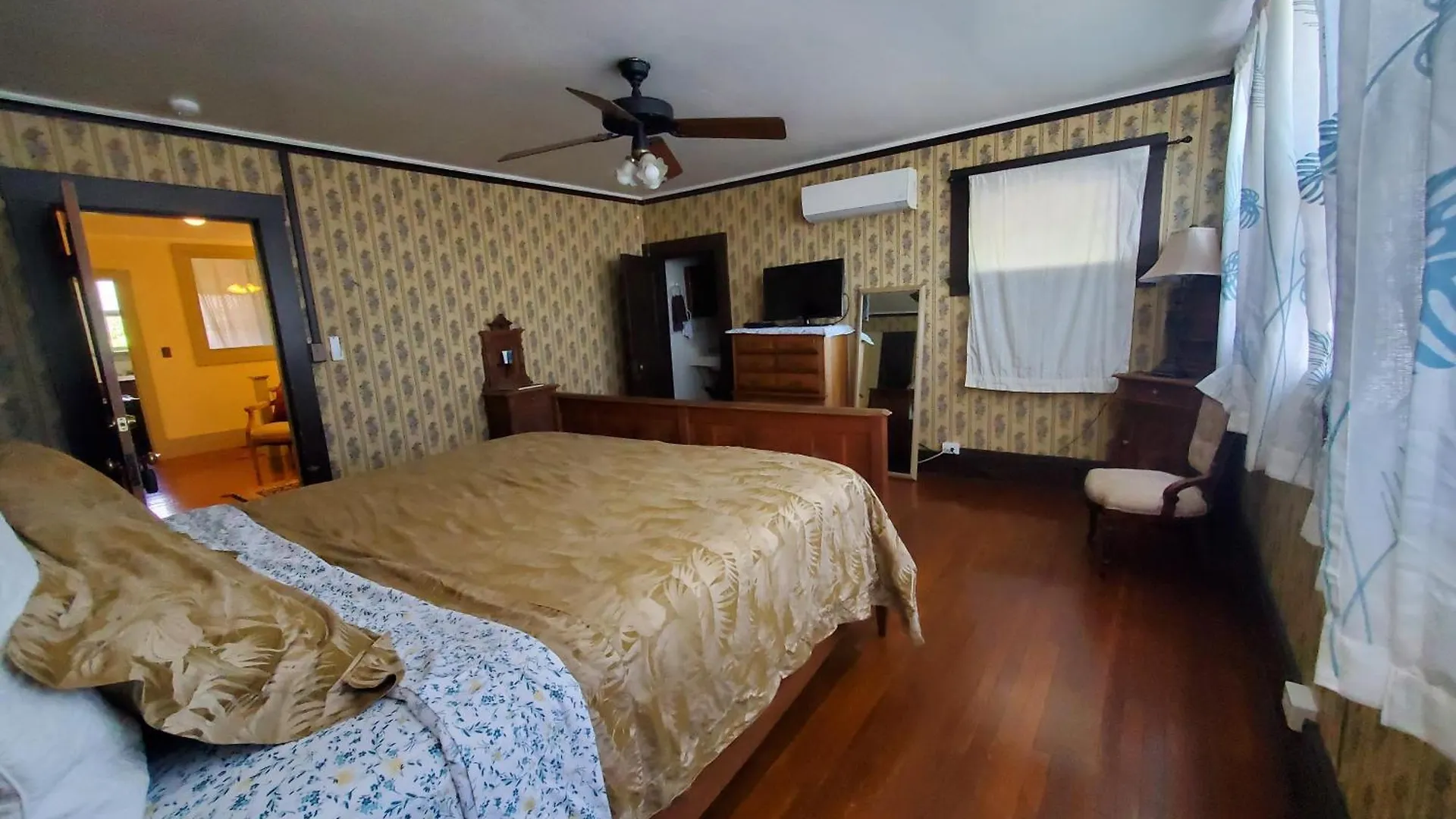 Manoa Valley Inn Honolulu Bed & Breakfast