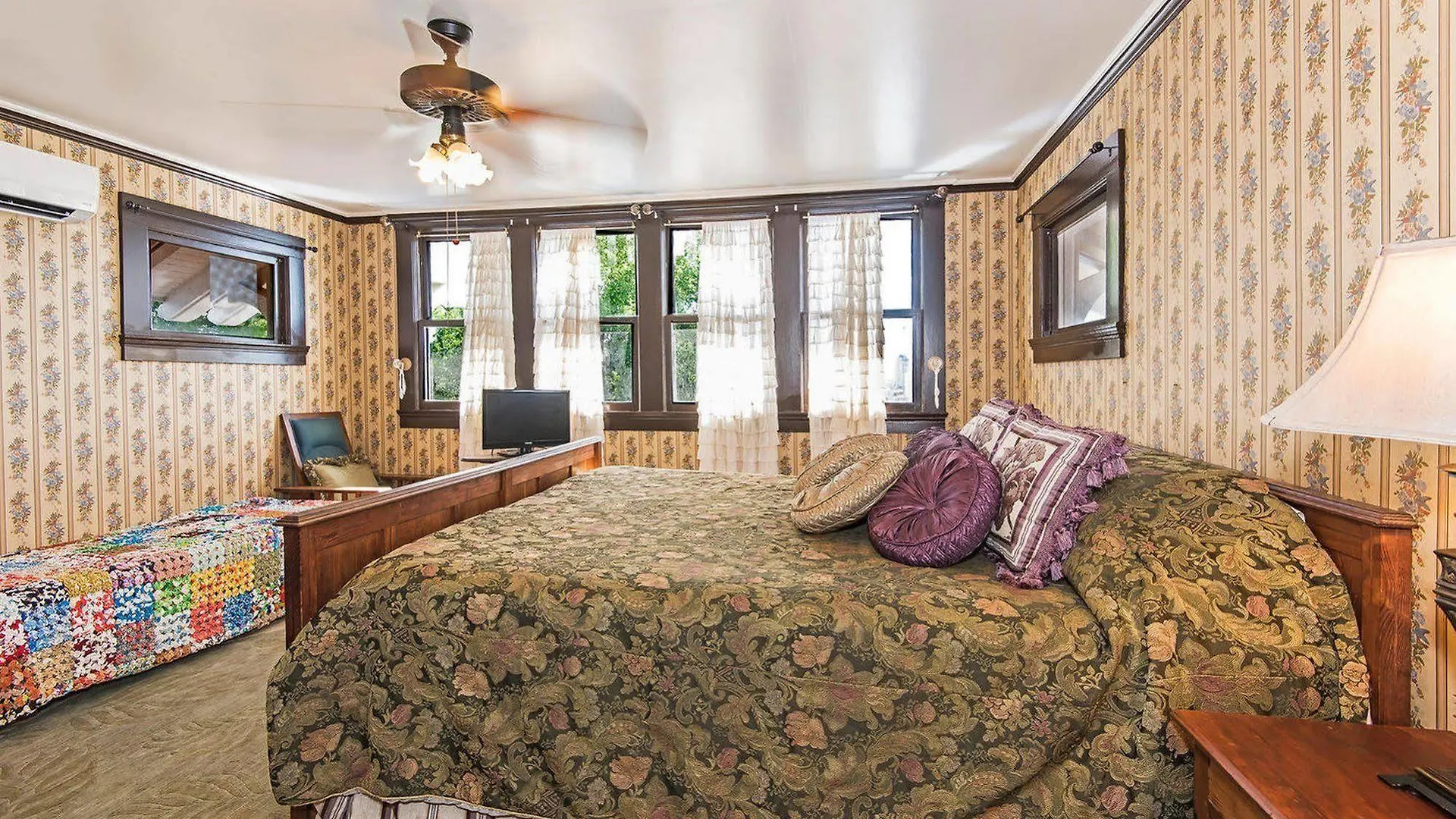 Manoa Valley Inn Honolulu Bed & Breakfast